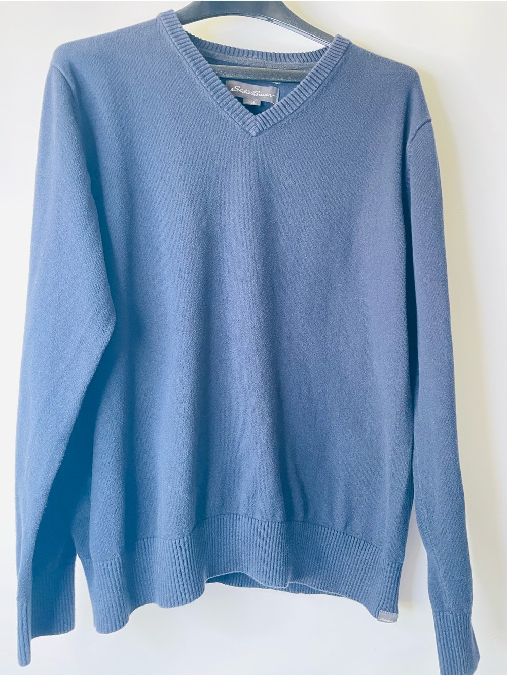 Eddie Bauer Men's V-Neck Sweater in Dark Blue Ribbed Trim